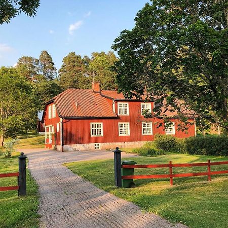 Nice Home In Mantorp With Kitchen Buitenkant foto