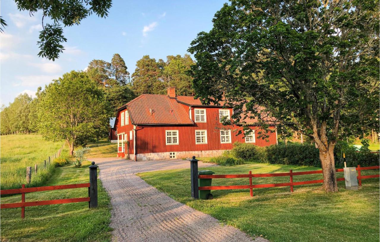 Nice Home In Mantorp With Kitchen Buitenkant foto
