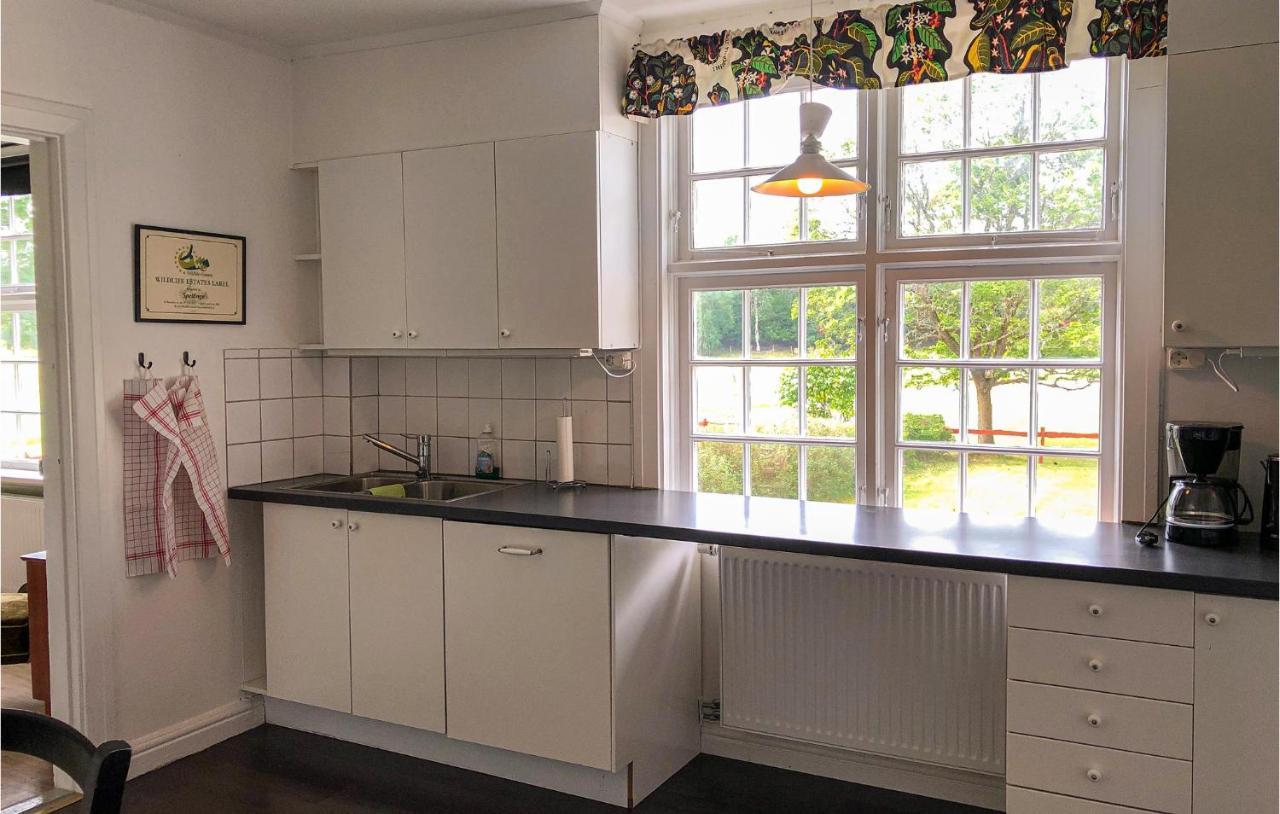 Nice Home In Mantorp With Kitchen Buitenkant foto