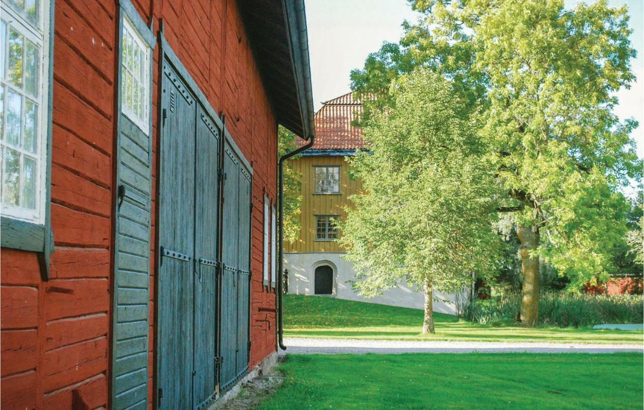 Nice Home In Mantorp With Kitchen Buitenkant foto