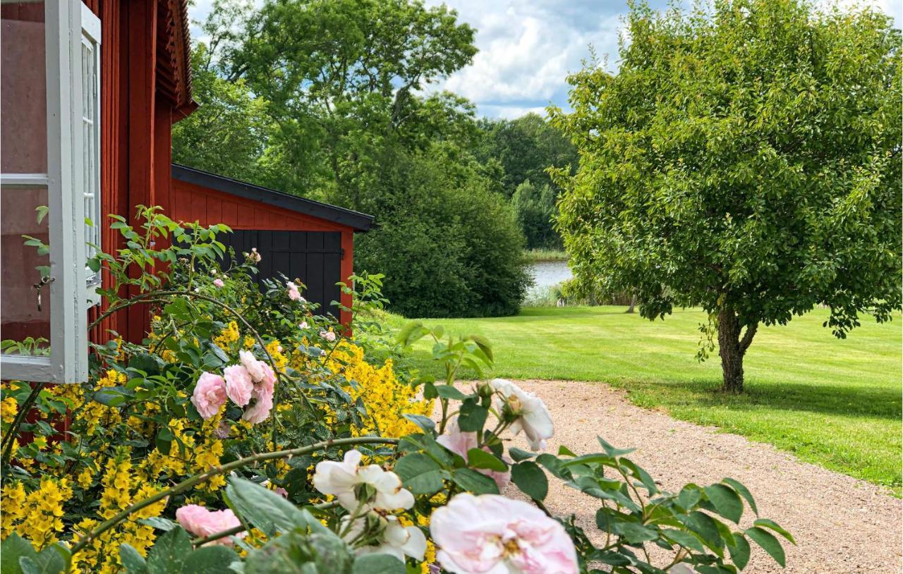 Nice Home In Mantorp With Kitchen Buitenkant foto